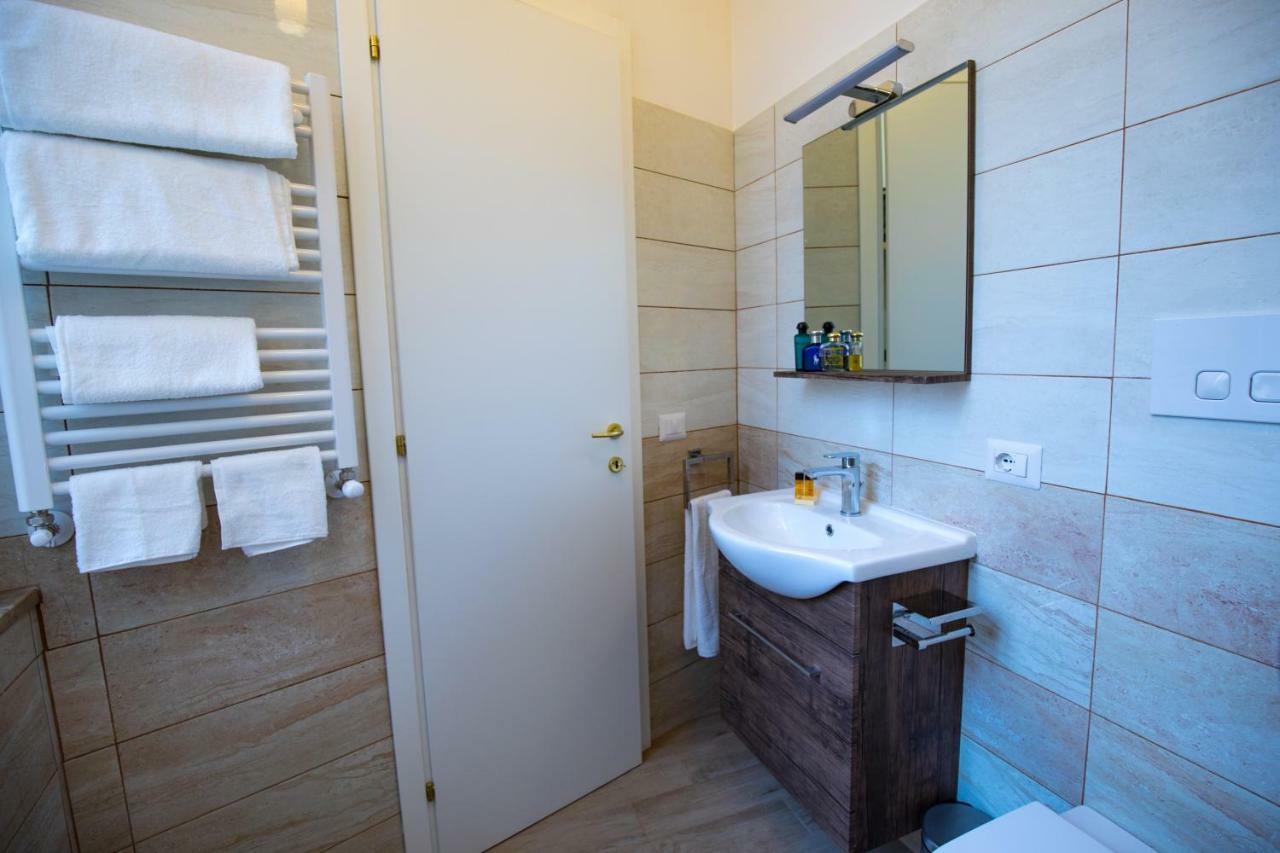 Amazing Trevi Fountain Apartment Рим Екстериор снимка
